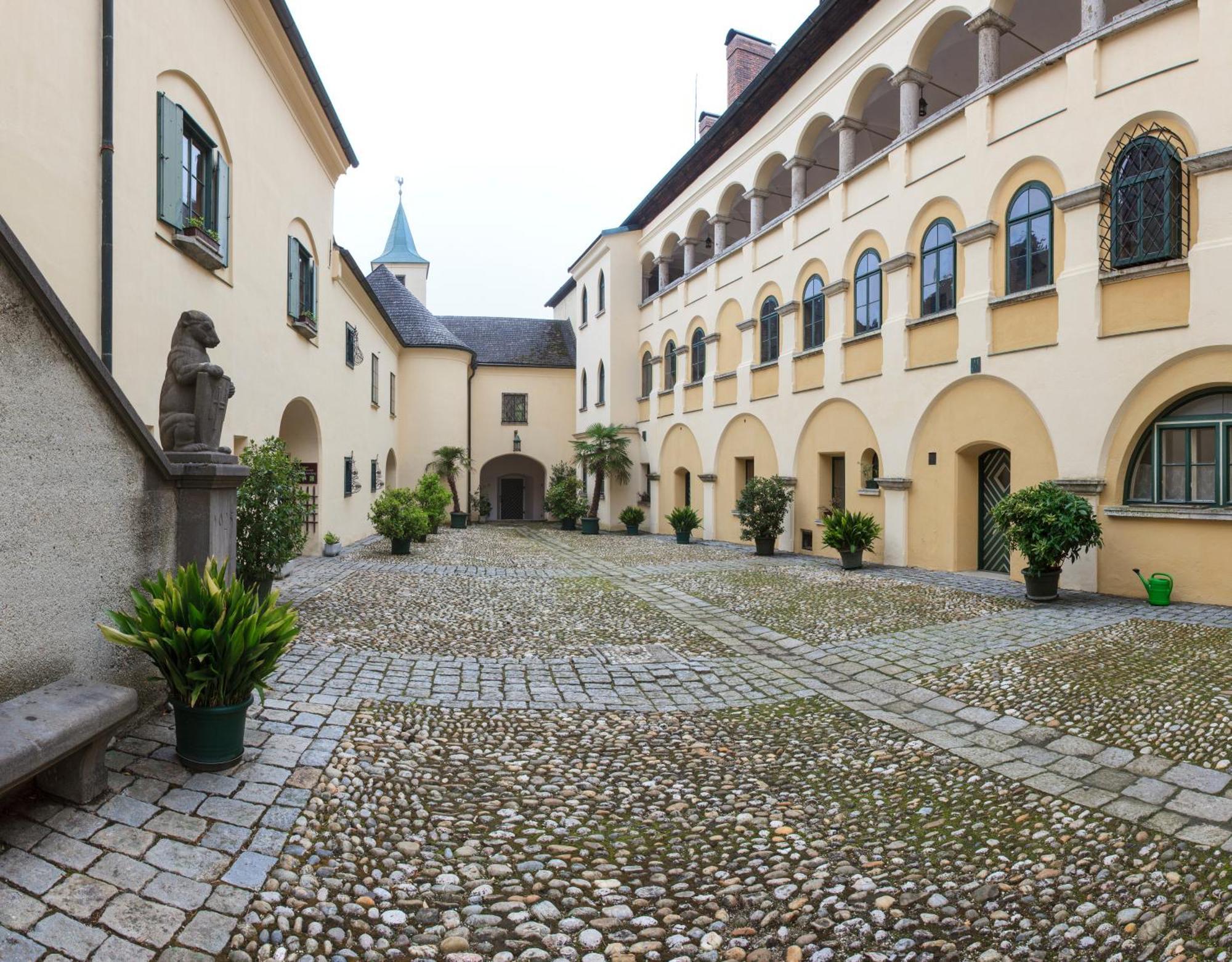 Fruhstuckshotel Scharinger Haag am Hausruck Exterior foto